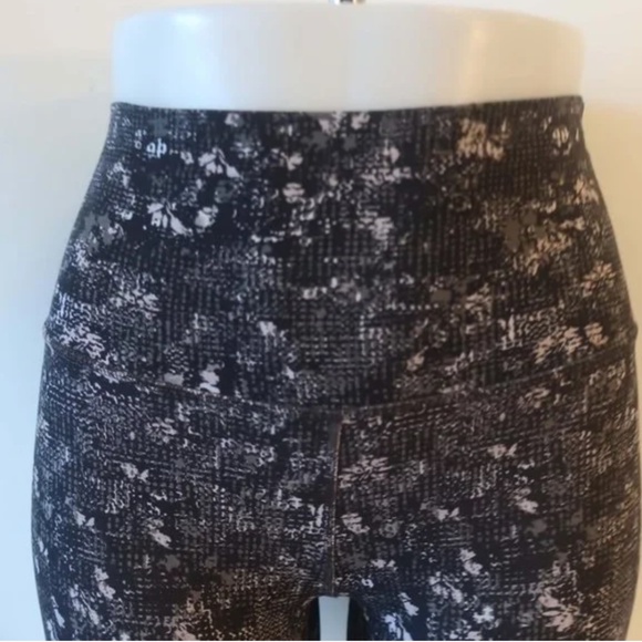 Lululemon Align 6" multi-patterned bike shorts - Picture 4 of 7